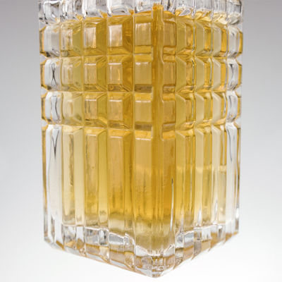 OEM/ODM Acceptable Square 500ml Eco-Friendly Glass Bottle for Whiskey and Beauty
