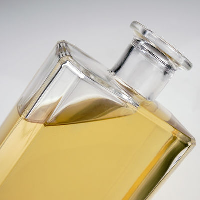 Sleek Square Design 700ml Glass Bottle for Vodka Whisky Rum Gin Beverage Wine Spirits