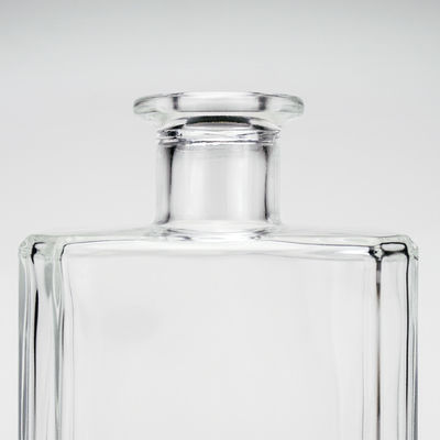 Sleek Square Design 700ml Glass Bottle for Vodka Whisky Rum Gin Beverage Wine Spirits