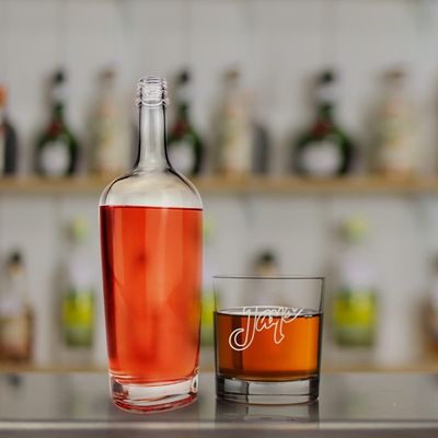 700ml Heavy Bottle Glass Wine Bottle with Screw Cap and Frost Surface Handling