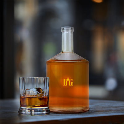 500ml 700ml 750ml Whiskey Vodka Brandy Clear Glass Bottle with Customized Engraved Label