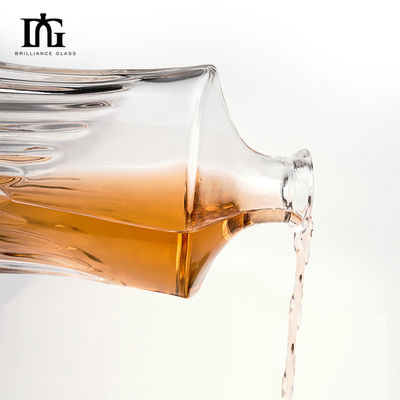 Collar Material 700ml Crystal Whiskey Decanter Custom Logo for Liquors and Beverages