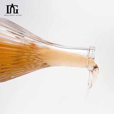 Engraved 450ml/700ml/750ml Glass Bottle for Commercial Liquor Presentation in Clear