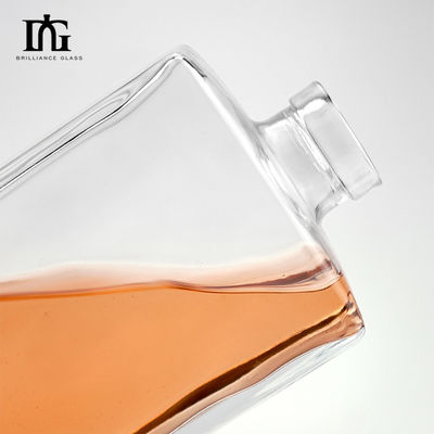 Square 500ml Glass Bottles for Carbonated Drinks and Whisky in Transparent Material