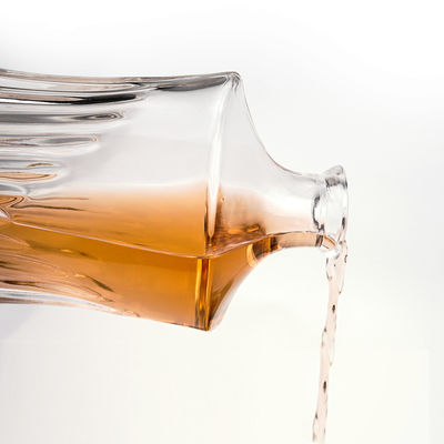 Screen Printing Hot Stamping 750ml Clear Glass Decanter for Liquors and Beverages