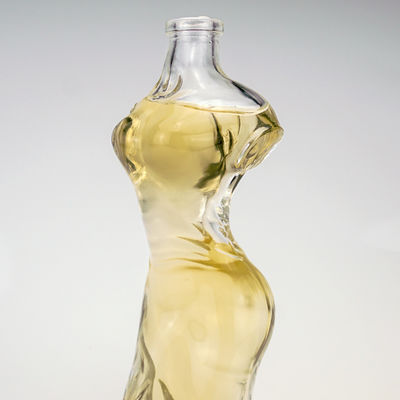 Clear Woman Shape Bottle for Liquors and Beverage Engraved Glass Bottle 700ml