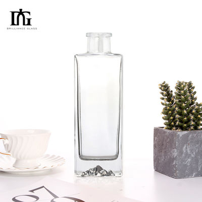 Material Glass Collar 700ml 750ml Clear Brandy Rum Whiskey Gin Vodka Bottle with Cork