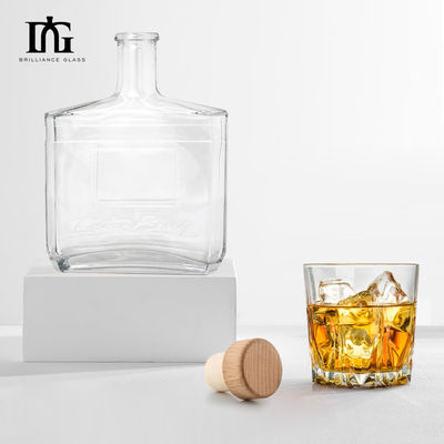 Customized Gin Whisky Spirit Vodka Brandy Bottle with Cork Closure and 750ml Capacity