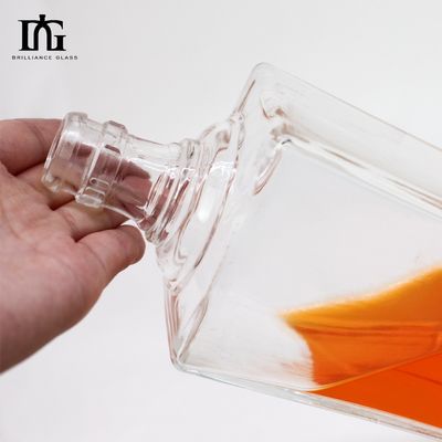 Customized 700ml Clear Glass Wine Bottle for Liquor Spirits Industrial Capacity 700ml