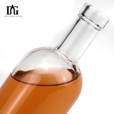Large Capacity Glass Wine Bottle with 700ml Capacity and Engraving Surface Handling