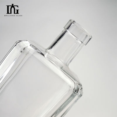 Body Material glass Transparent 700ml Square Glass Liquor Bottle Vodka Whiskey Gin Bottle With cork
