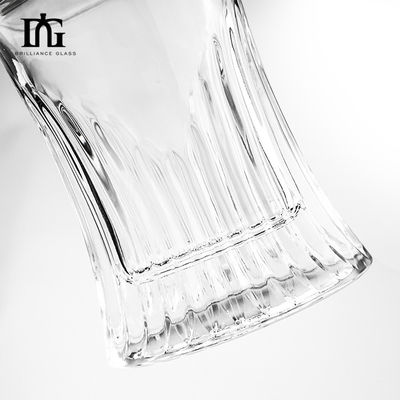 Customized Logo 700 ml Whisky Bourbon Gin Bottle with Fancy Wine Glass Bottle Design