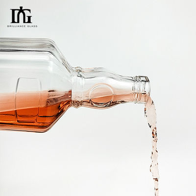 Engraving 700ml Whiskey Bottle for OEM/ODM Acceptable Extra Flint Glass Whiskey Top