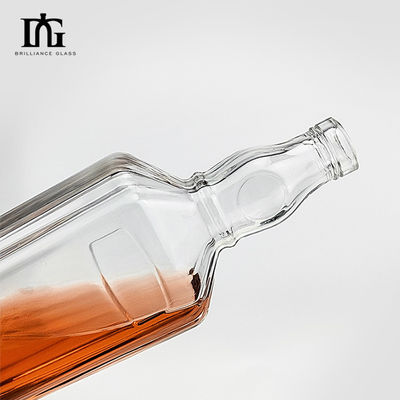 Engraving 700ml Whiskey Bottle for OEM/ODM Acceptable Extra Flint Glass Whiskey Top
