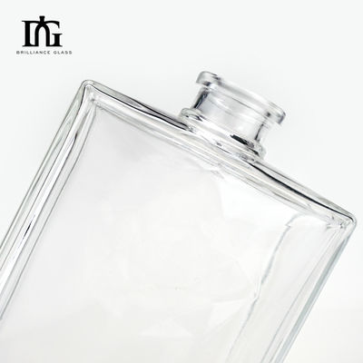 OEM/ODM Acceptable 500ml Glass Whisky Bottle with Lid Liquors and Beverages