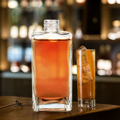 Custom Round Shape 700ml Transparent Empty Glass Liquor Bottle for Whisky Vodka Tequila