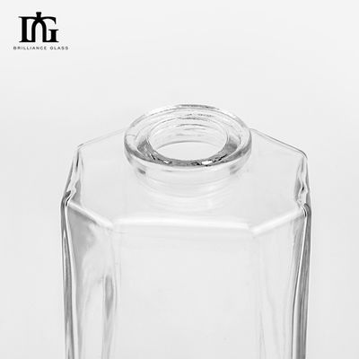 Square Glass Cosmetics Spray Bottle with Cork Cap Capacity 700ml Body Material glass